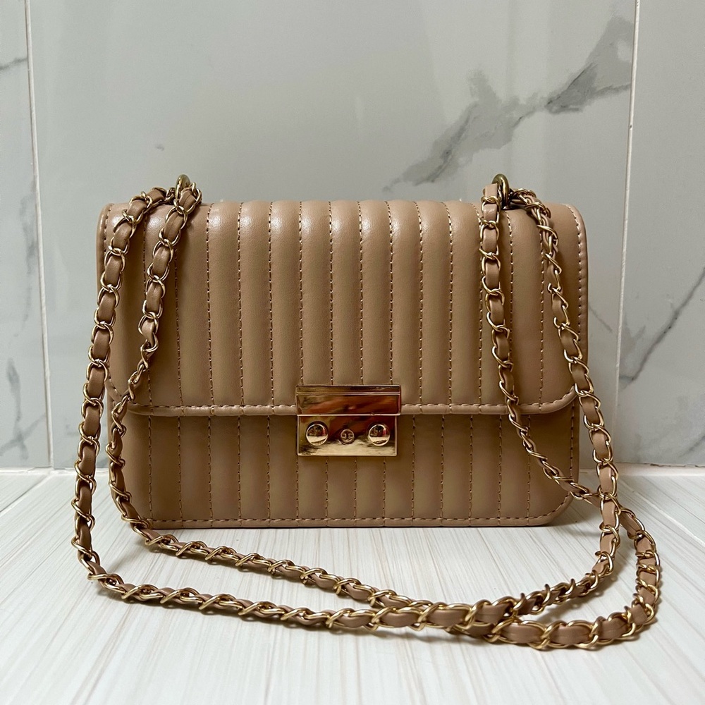 NWT Elegant Tan Quilted Gold Chain Bag
